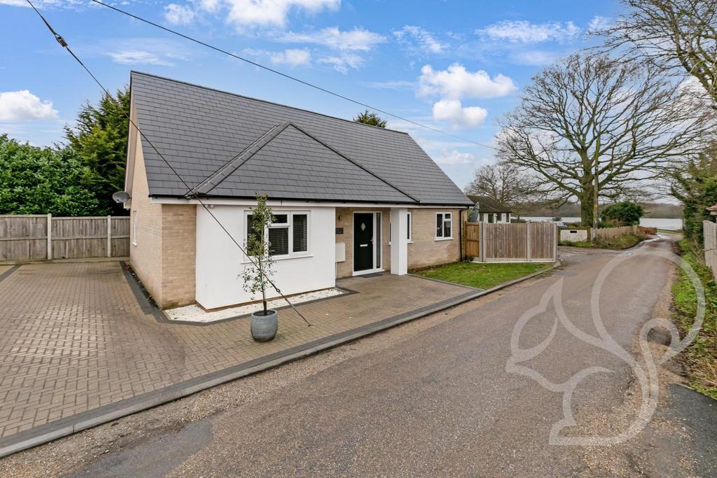 Crown Lane South, Ardleigh 3 bed detached bungalow for sale £450,000