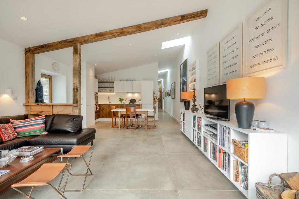 Living Room/Kitchen