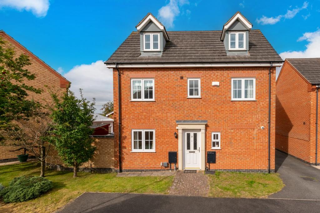 Tom Childs Close, Grantham NG31 5 bed detached house for sale - £270,000