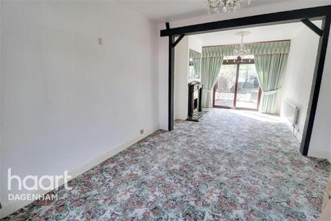 3 bedroom end of terrace house to rent - Winstead Gardens - Dagenham - RM10