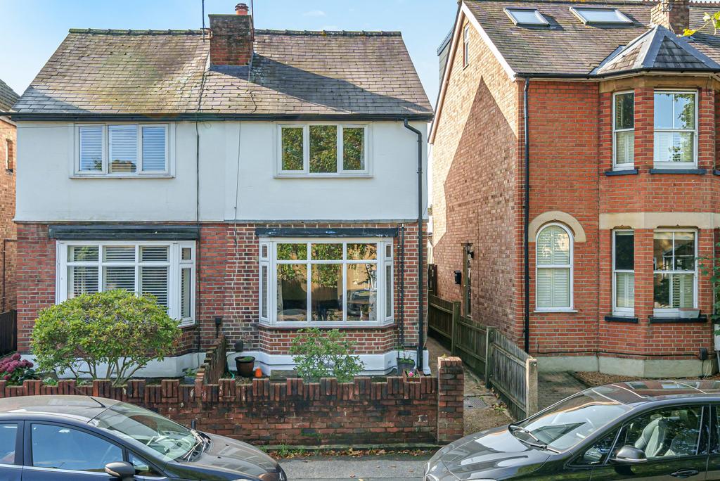 Green Lane, Addlestone, KT15 2 bed semidetached house for sale £399,950