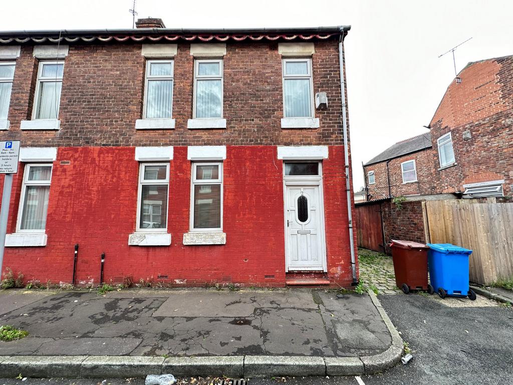 West Grove, Manchester, M13 3 bed terraced house to rent £1,350 pcm