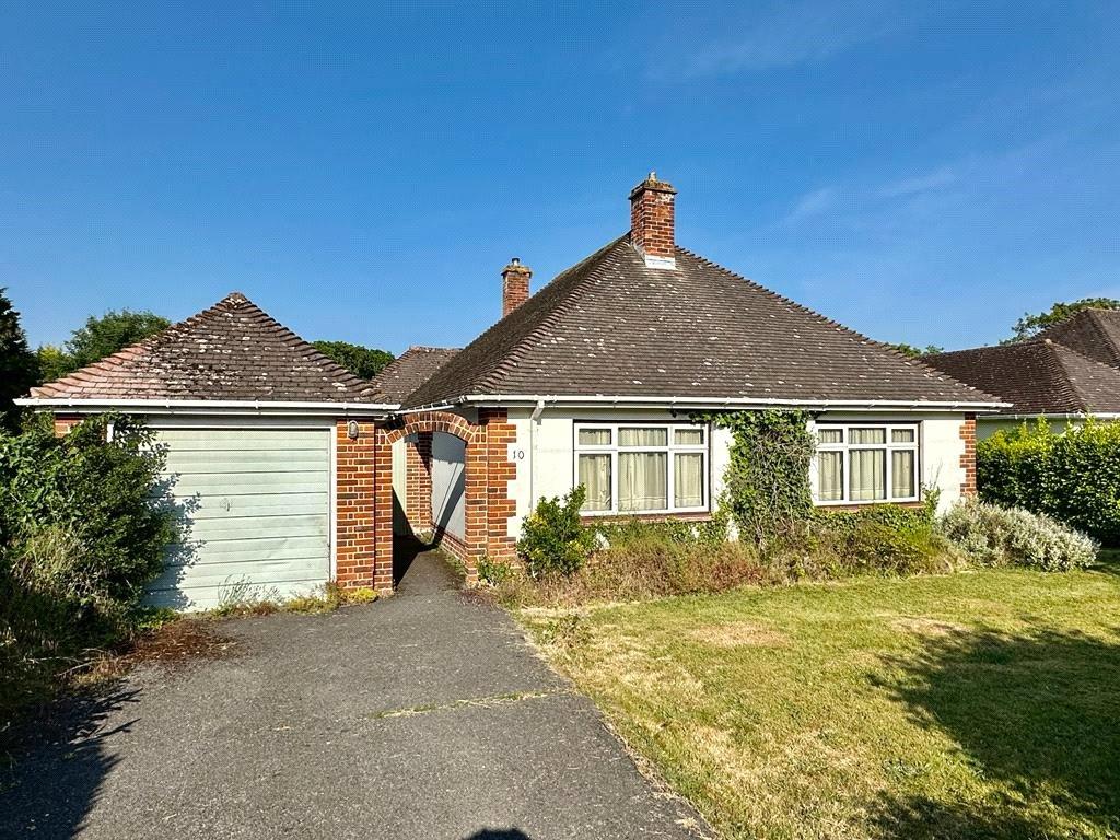 Road, Milford on Sea... 2 bed bungalow £695,000
