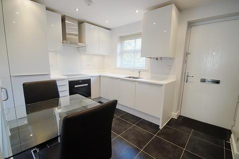 9 Bowler Way, Greenfield, Oldham, OL3 7FQ