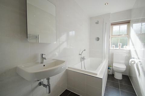 9 Bowler Way, Greenfield, Oldham, OL3 7FQ