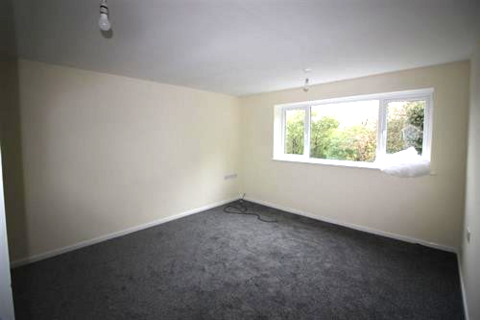 2 bedroom maisonette to rent, Hillcrest Road