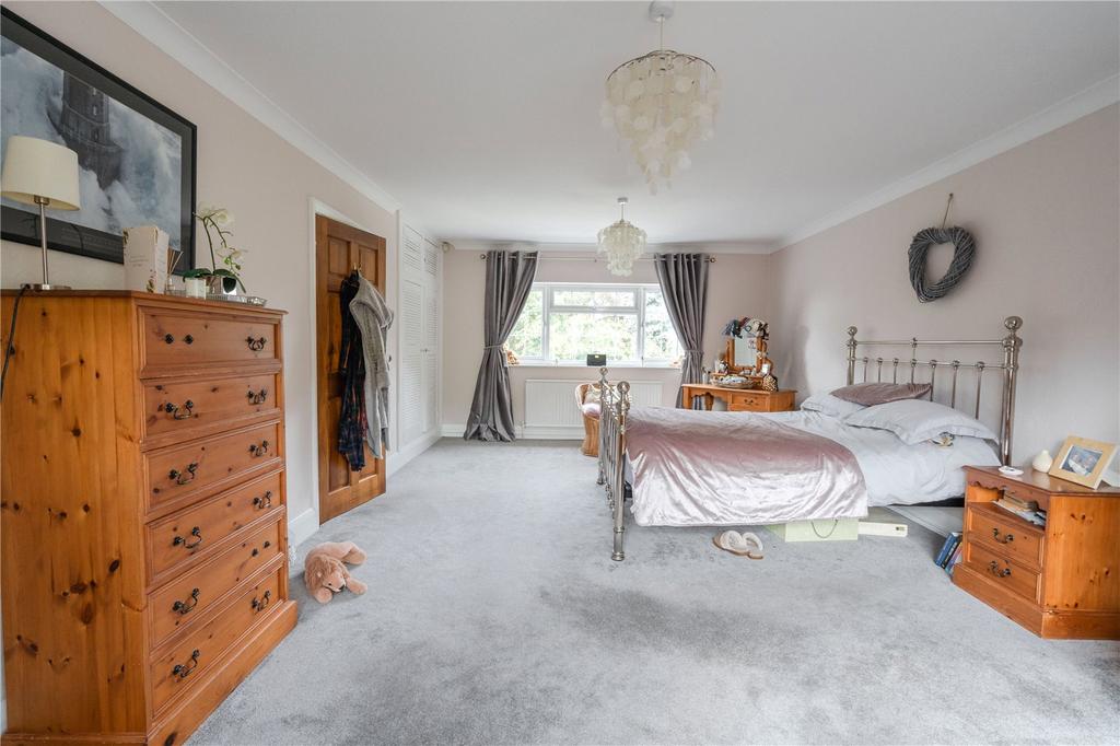 Master Bedroom (2)