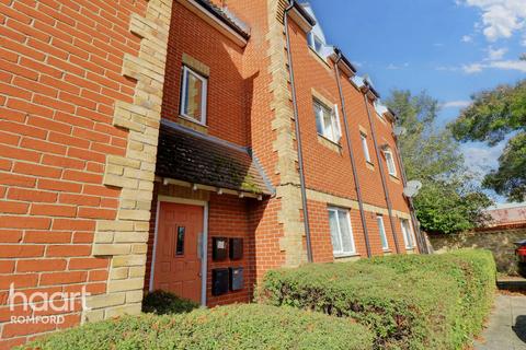 2 bedroom apartment for sale, Lupin Close, Romford