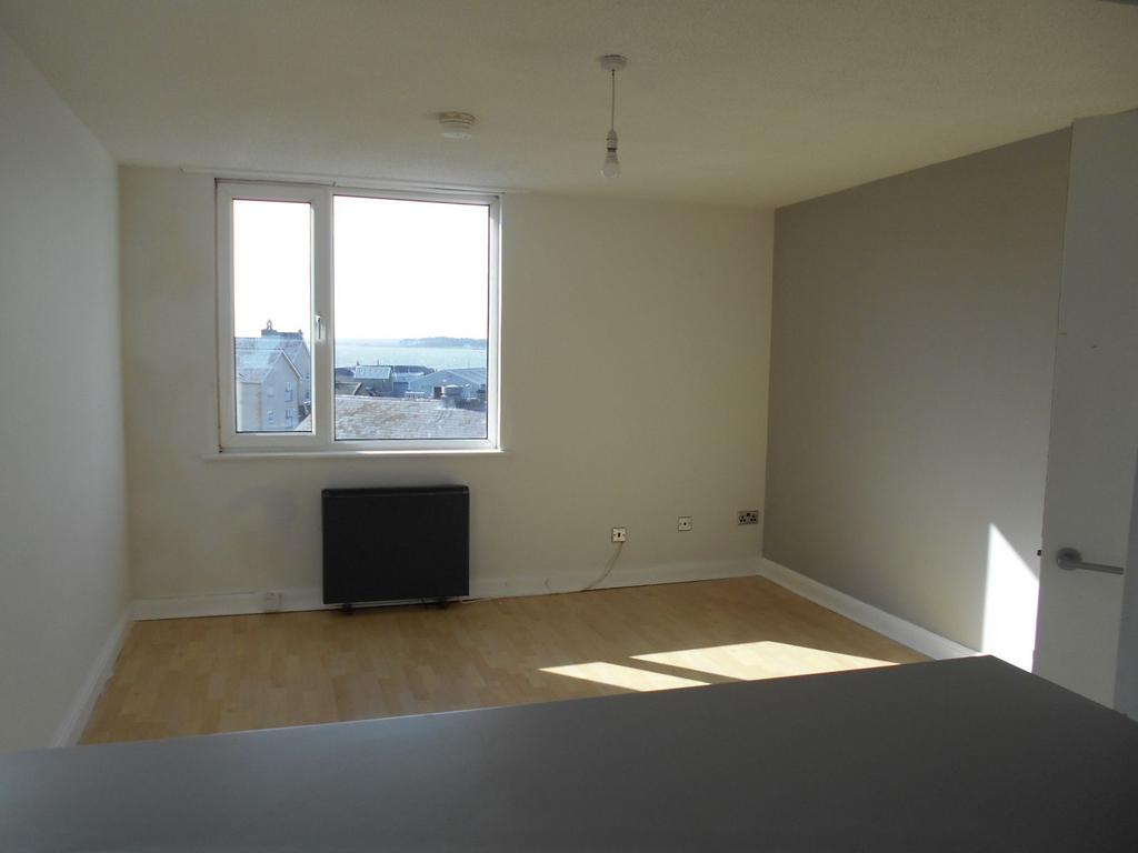 Flat, Bangor Street, Caernarfon 1 bed flat to rent £500 pcm (£115 pw)