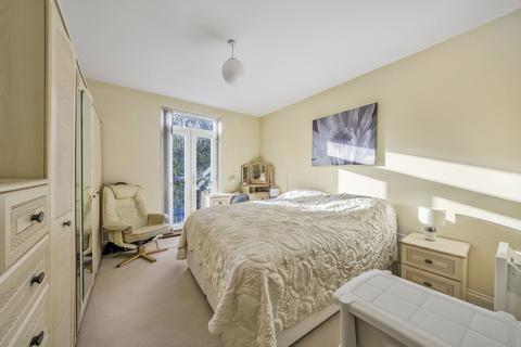 2 bedroom flat for sale, Mayfair Court, Stonegrove, HA8