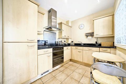 2 bedroom flat for sale, Mayfair Court, Stonegrove, HA8