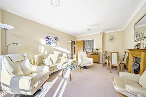 Mayfair Court, Stonegrove, HA8