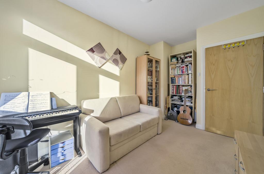 Bedroom 2/ Dining Room