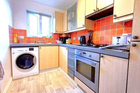 3 bedroom apartment to rent - Glenbuck Road, SURBITON KT6
