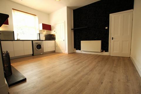 2 bedroom terraced house to rent, Fountain Street, Morley, LS27