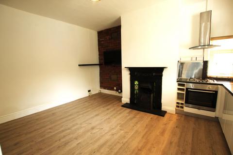 2 bedroom terraced house to rent, Fountain Street, Morley, LS27