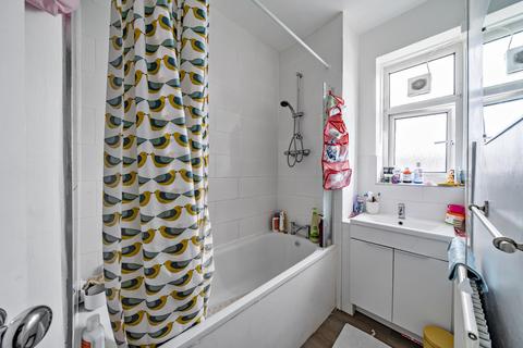 Flat 8, Martin House Wyvil Road, London, SW8 2SZ
