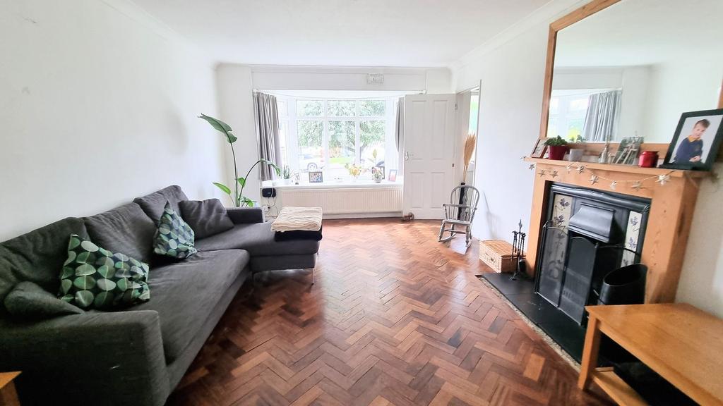 Finches Gardens, Lindfield, RH16 5 bed semidetached house for sale £