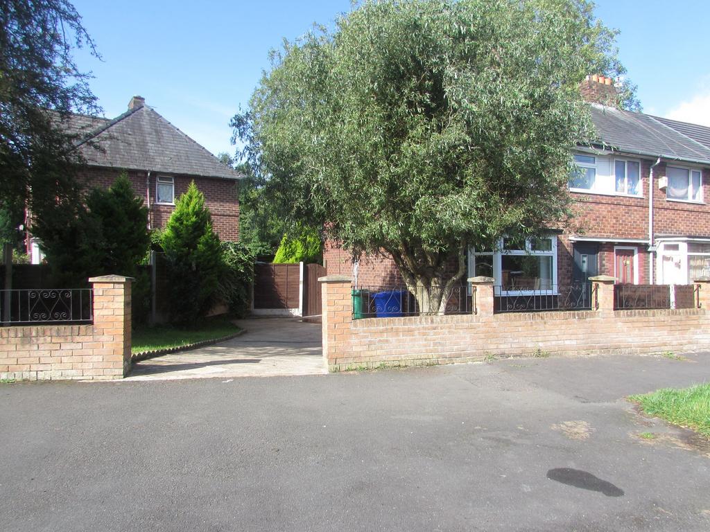 Newhey Road, Wythenshawe, Manchester, M22 3 bed end of terrace house for sale £210,000