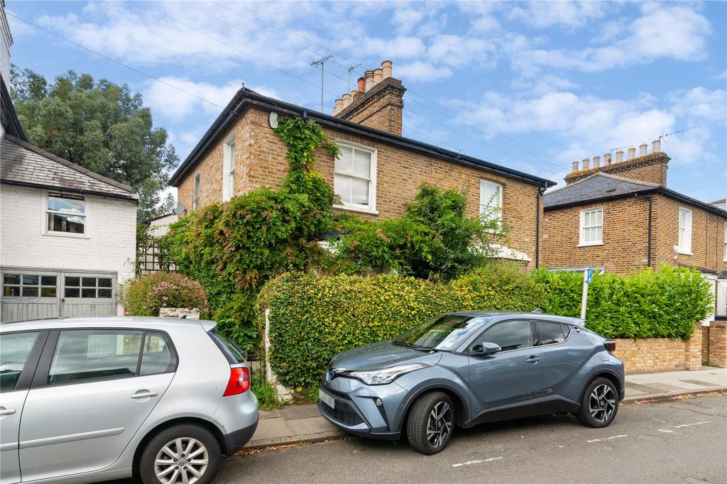 Stanton Road, Barnes, London 2 bed semidetached house for sale £