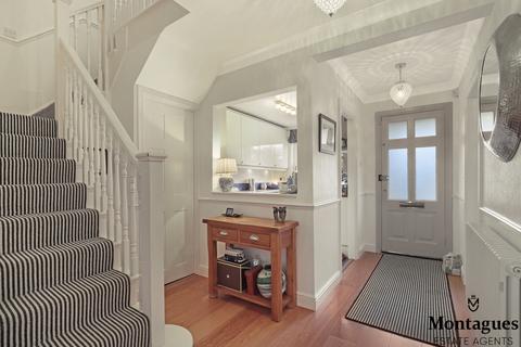 18 Stonards Hill, Epping, CM16 4QF