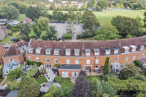 18 Stonards Hill, Epping, CM16 4QF
