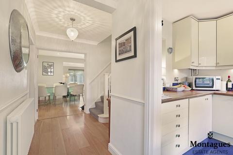 18 Stonards Hill, Epping, CM16 4QF