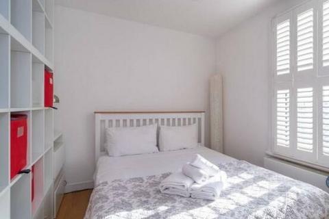 Studio to rent, Harvist Road, London, NW6