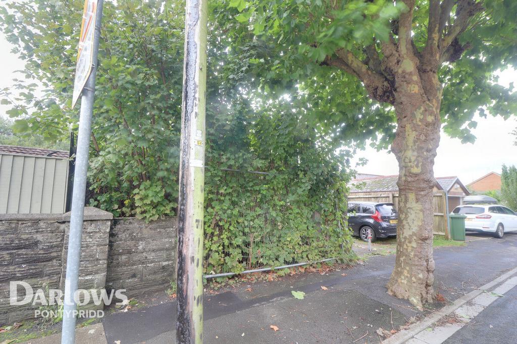 PANTYGRAIGWEN Road, Pontypridd 1 bed property for sale £30,000