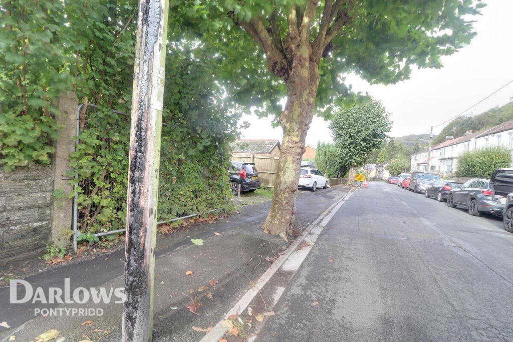 PANTYGRAIGWEN Road, Pontypridd 1 bed property for sale £30,000