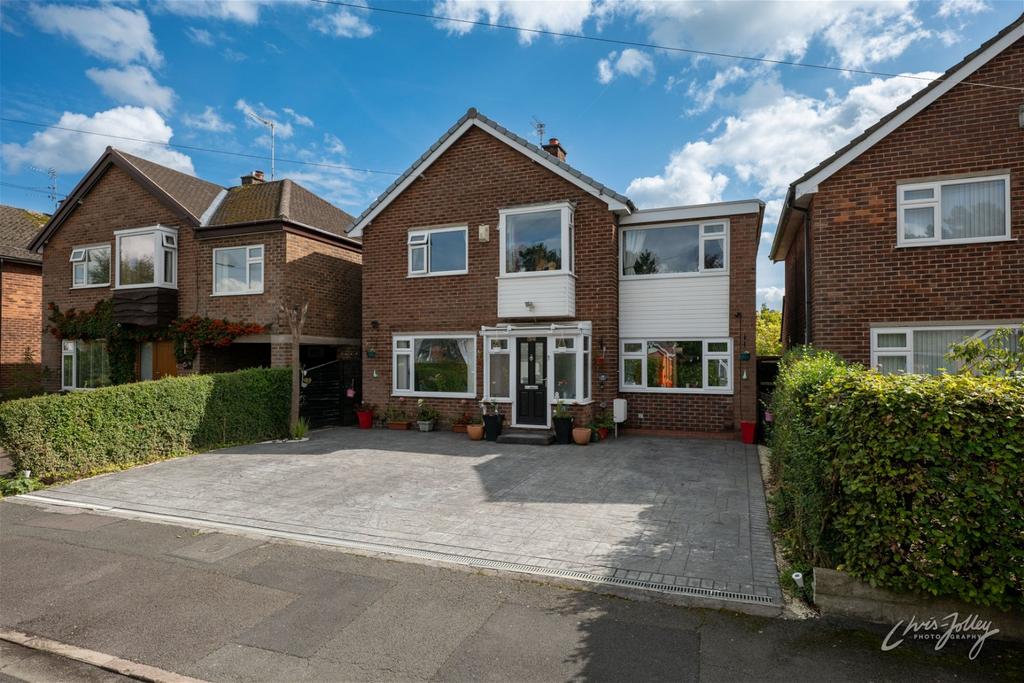 Mostyn Road, Hazel Grove, Stockport SK7 5HR 4 bed detached house for