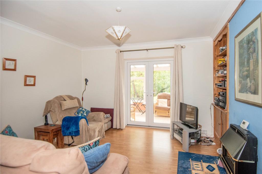 Churchill Road, Catshill, Bromsgrove... 3 bed semidetached house for