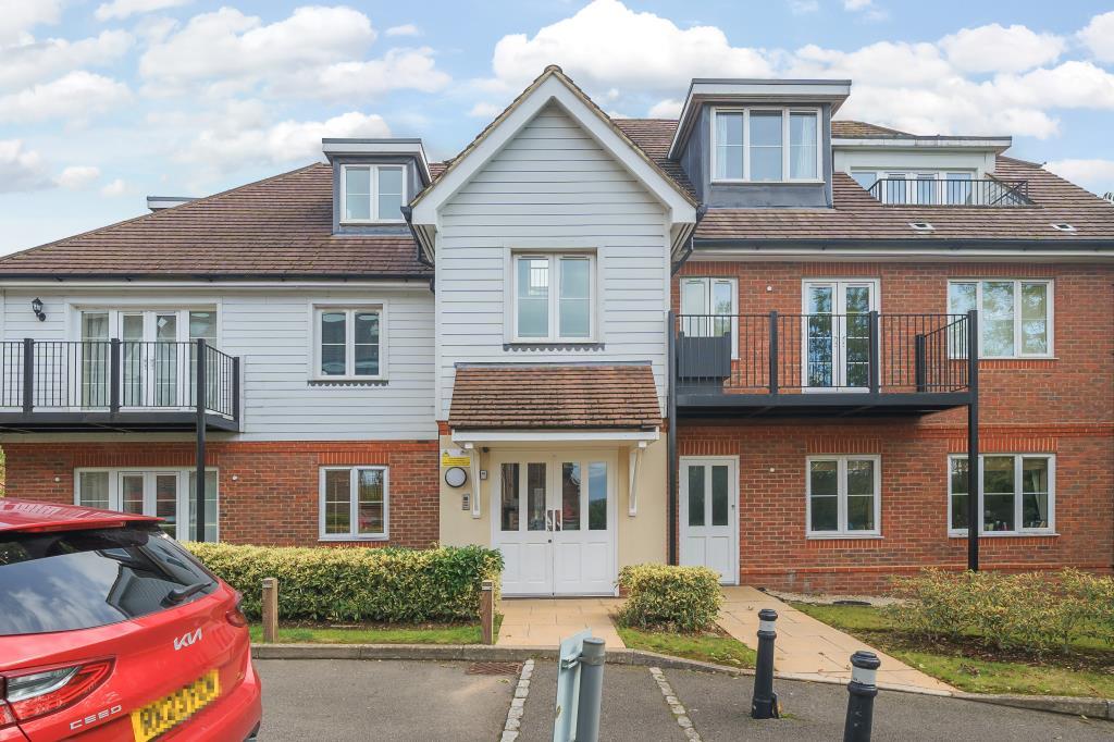 High Buckinghamshire, HP13 2 bed flat for sale £200,000