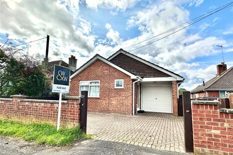 2 bedroom bungalow for sale, Morant Road, Ringwood, Hampshire, BH24
