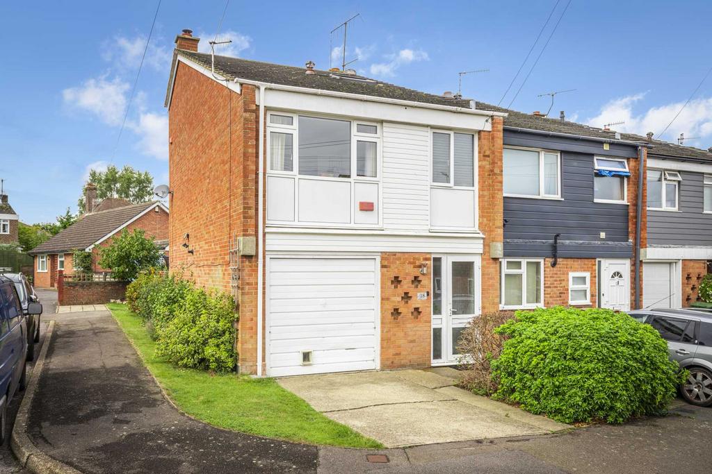 Fernhurst Crescent, Southborough, Tunbridge Wells 3 bed end of terrace