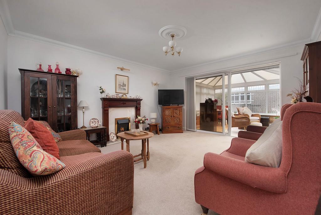 Robert Avenue, Dogsthorpe, Peterborough, PE1 2 bed detached bungalow