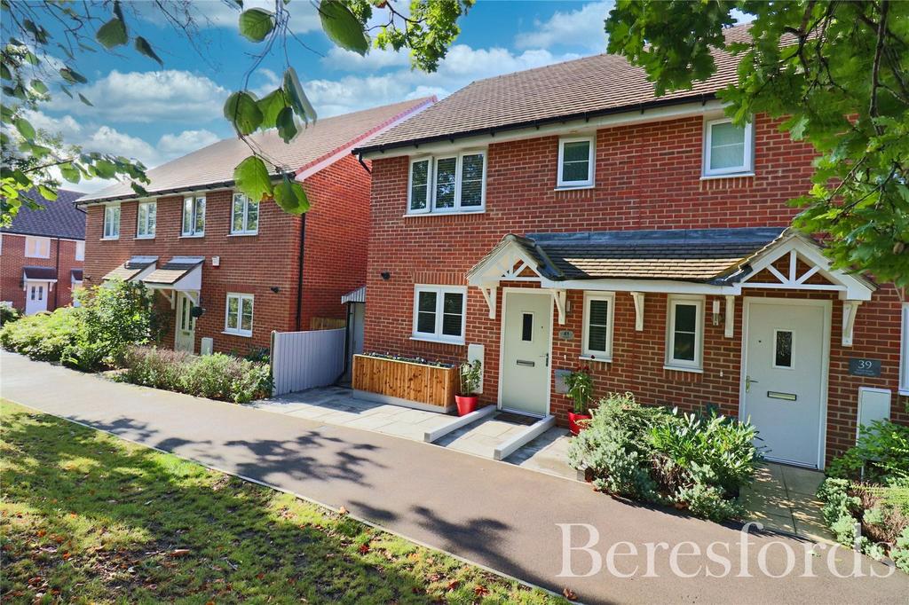 Elstar Road, Ongar, CM5 3 bed semidetached house £485,000