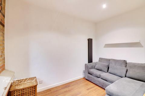 1 bedroom flat for sale, St Leonards Road, London, E14