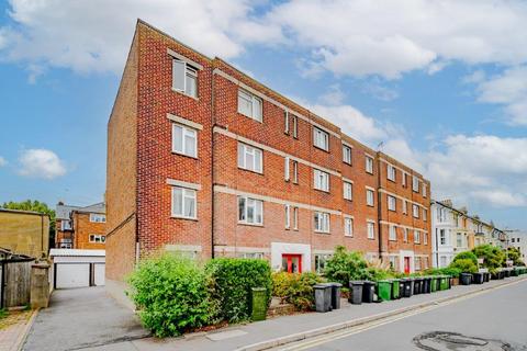 2 bedroom flat for sale, Ceylon Place, Eastbourne BN22