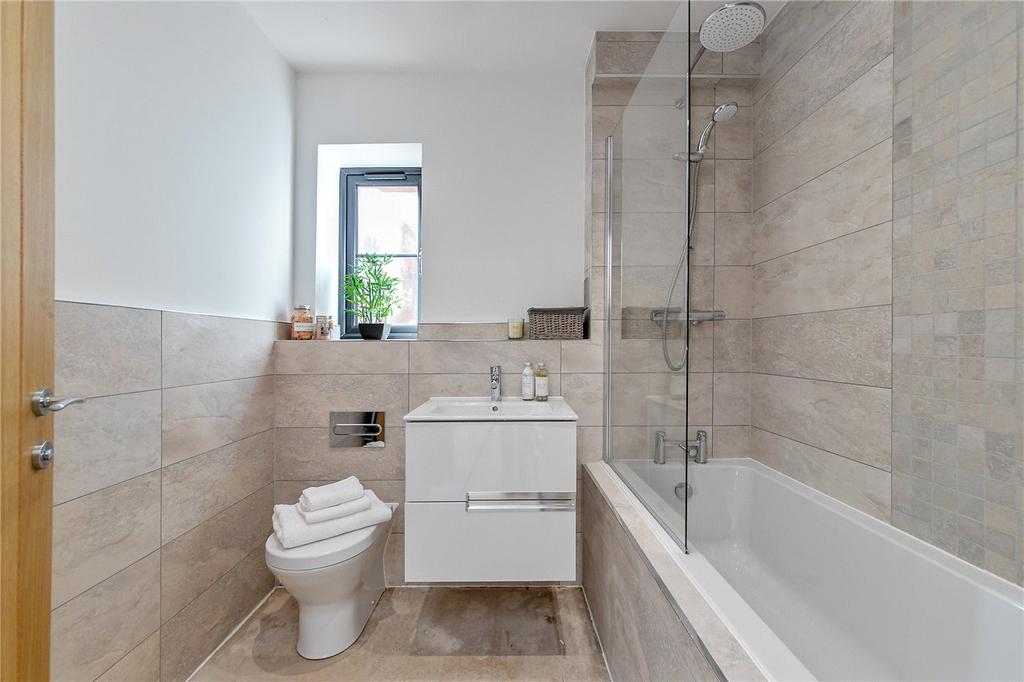 Plot 1 Bathroom