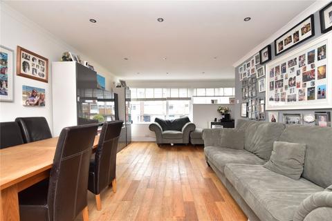 49 Cedar Drive, Sutton At Hone, Dartford, DA4 9EW