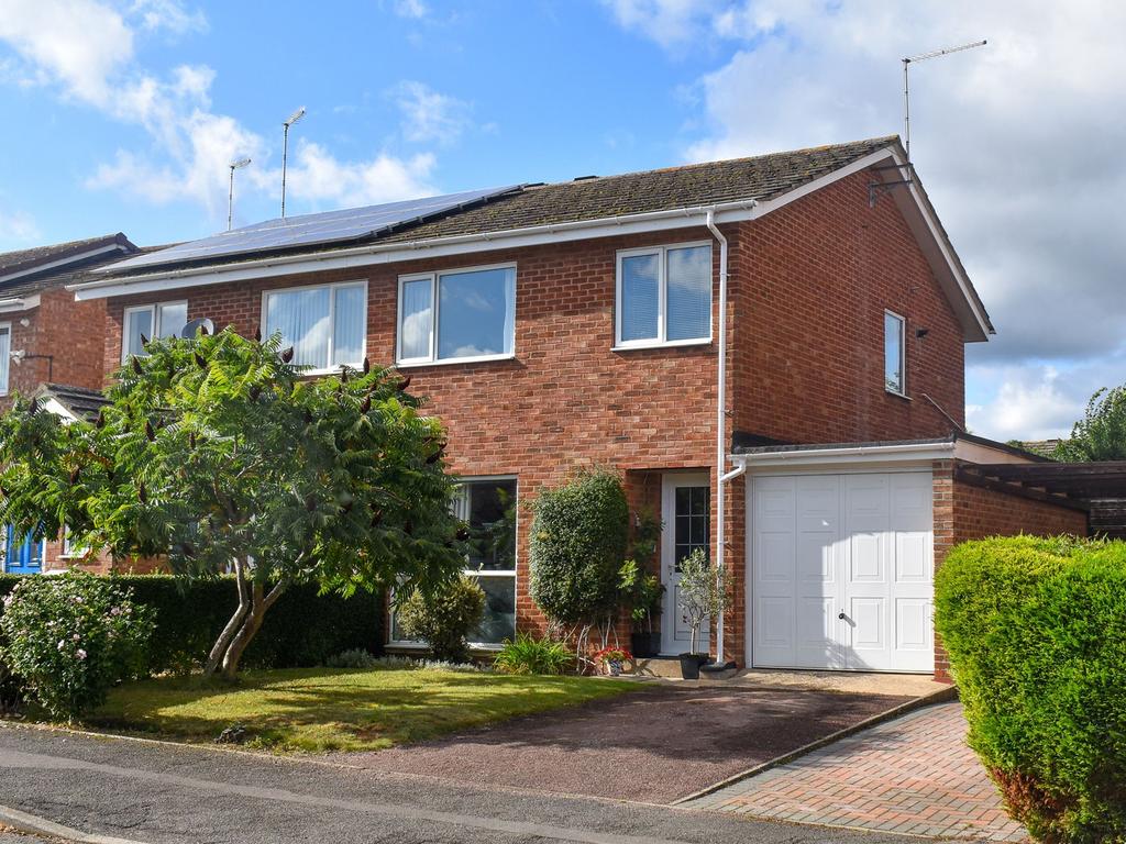 Poplar Close, Towcester, NN12 3 bed semidetached house for sale £300,000
