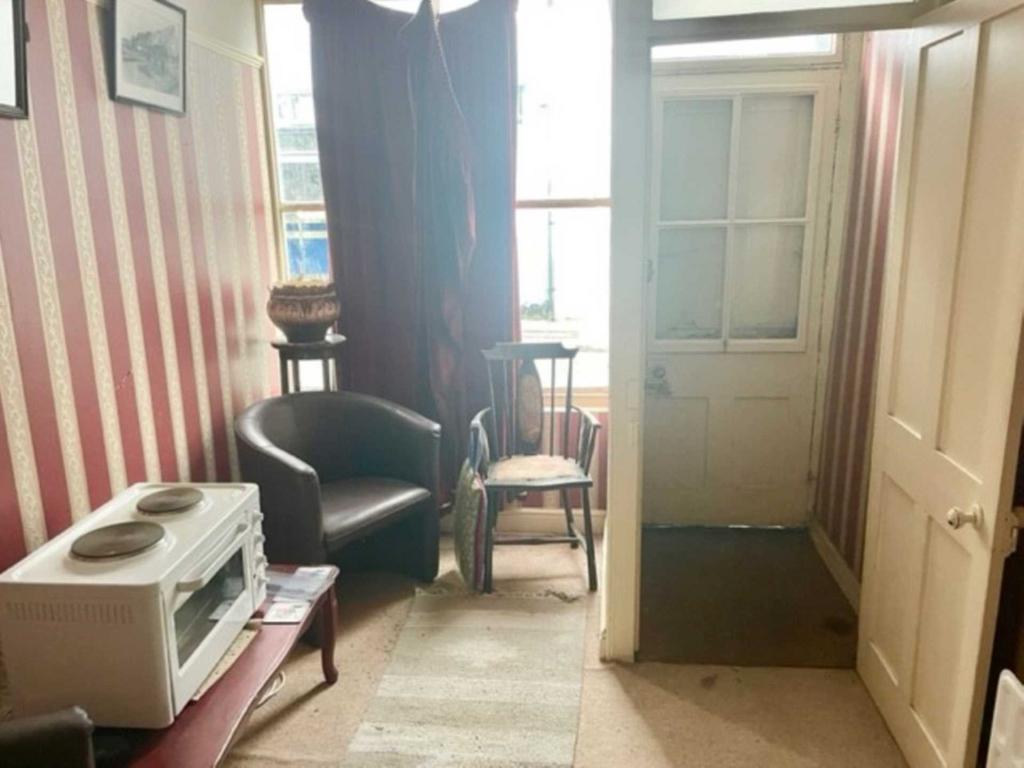 South Street, Lewes 2 bed cottage for sale £255,000