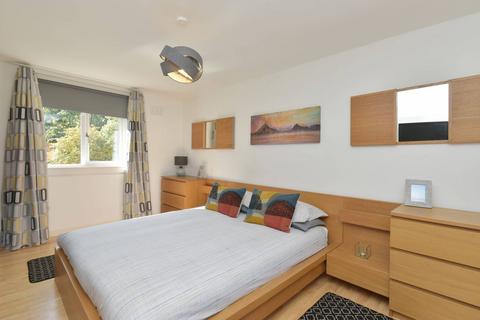 27 Durar Drive, Edinburgh, EH4 7HW
