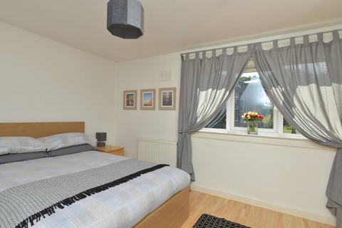 27 Durar Drive, Edinburgh, EH4 7HW