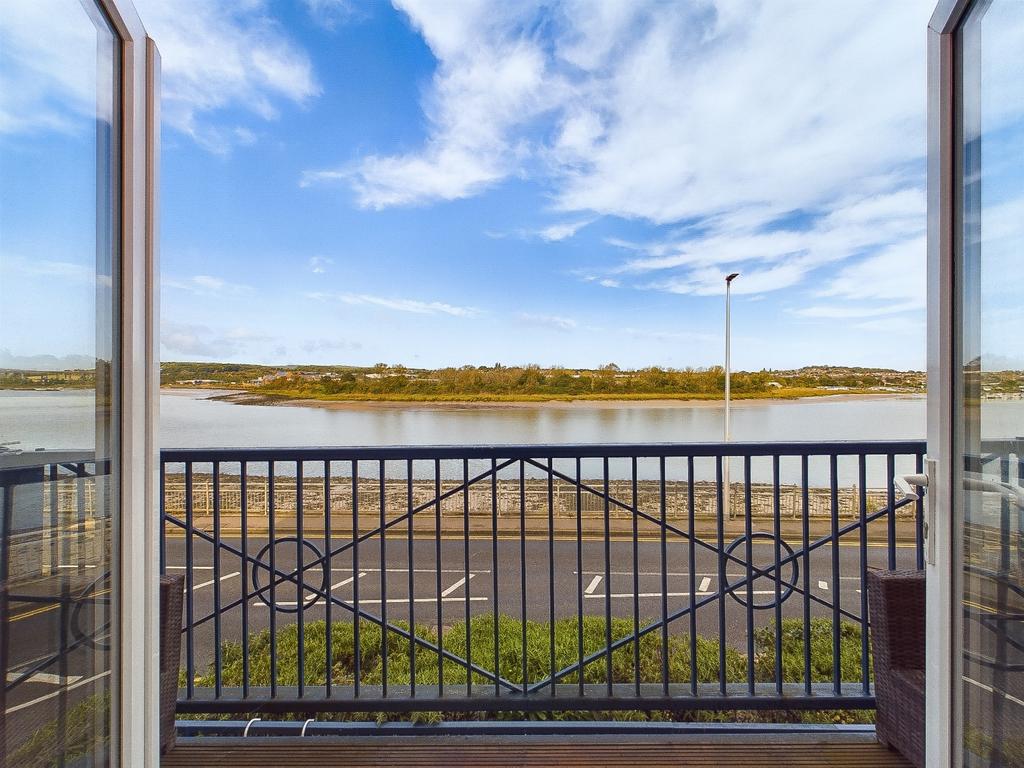Applecross Close, Rochester ME1 1 4 bed townhouse £400,000