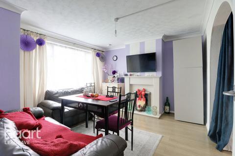 3 bedroom semi-detached house for sale, Grampian Way, Luton