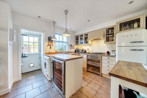 112 The Street, Puttenham, Guildford, GU3 1AU