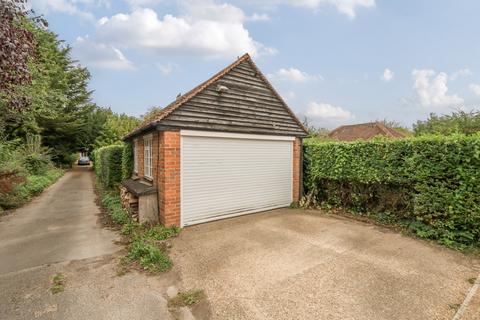 112 The Street, Puttenham, Guildford, GU3 1AU