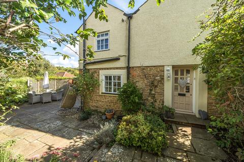 112 The Street, Puttenham, Guildford, GU3 1AU